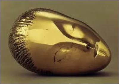 Qui est ce sculpteur d'origine roumaine ayant influencé l'abstraction et le surréalisme ?