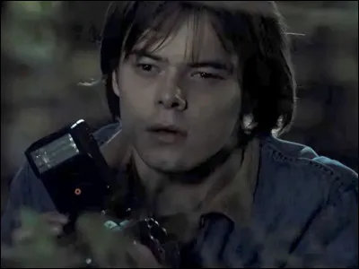 Pourquoi Jonathan prend-il Nancy en photo ?