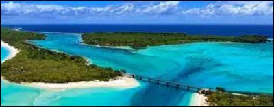 A quel ensemble les îles Loyauté, dont le principale est Lifou, situées en mer de Corail, appartiennent-elles ?