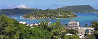 Cet archipel de Mélanésie, de 12 000 km ² et 298 000 habitants, situé au nord de la Nouvelle-Calédonie, avait été nommé "Nouvelles-Hébrides" après James Cook. Il est composé de 83 îles pour la plupart d'origine volcanique. Il figure comme le précédent sur la liste noire des paradis fiscaux.