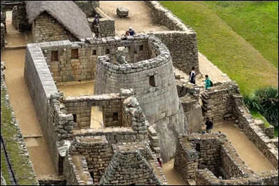 Quel est ce temple où reposaient probablement les momies ?