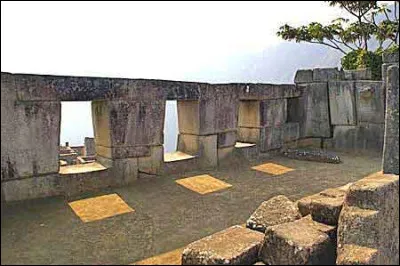 Quel est le nom de ce temple symbolisant les dates de solstices ?