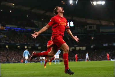 Steven Gerrard est-il le joueur le plus capé de l'histoire de Liverpool (joueur ayant joué le plus de matchs) ?