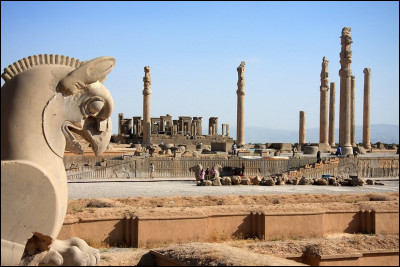 Capitale monumentale de lEmpire perse achéménide, édifiée à partir de 521 av. J.-C. par Darius 1er et agrandie par ses successeurs.