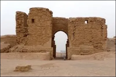 Colonie macédonienne fondée vers 300 av. J.-C. par Séleucos Ier, dans une position stratégique sur la rive droite de l'Euphrate, puis ville romaine au contact de l'Empire parthe.