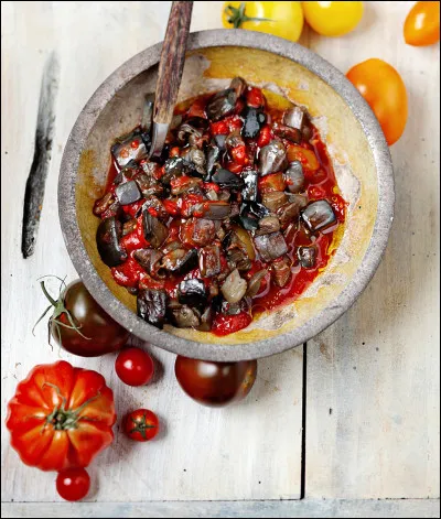 Gastronomie : Quel légume est associé à la tomate dans une bohémienne ?