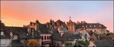 Comment appelle-t-on les habitants de Salers (Cantal) ?