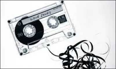 Qui a chanté "Girls Just Want to Have Fun" en 1983 ?