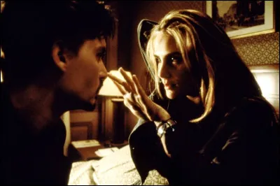 Quelle actrice française donne la réplique à Johnny Depp dans le film "La Neuvième Porte", sorti en 1999 ?