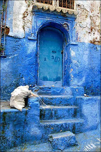 Quelles portes vont bientôt se fermer pour Johnny Hallyday en 1965 ?