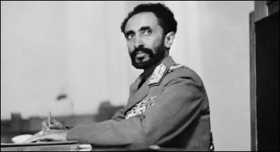Sous quel nom Tafari Makonnen a-t-il été couronné empereur d'Éthiopie en 1930 ?