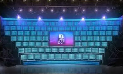 Quel animateur présente le jeu télévisé "1 contre 100" sur TF1 de 2007 à 2008 ?