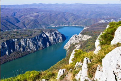 Ce pays traversé par le Danube est, avec une superficie de 88 000 km², le plus vaste des cinq :