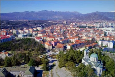 Les principales villes, après la capitale, sont Niksic et Pljevlja :