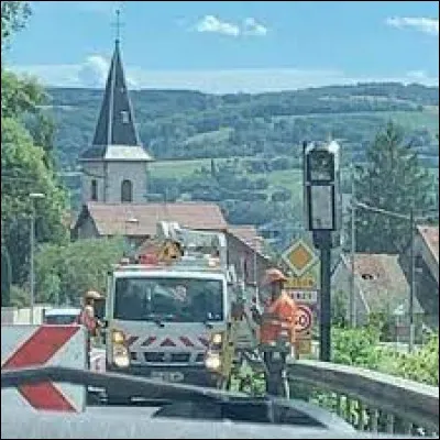 Pour finir, je vous emmène en Auvergne-Rhône-Alpes, à Vanzy. Village de l'arrondissement de Saint-Julien-en-Genevois, il se situe dans le département ...