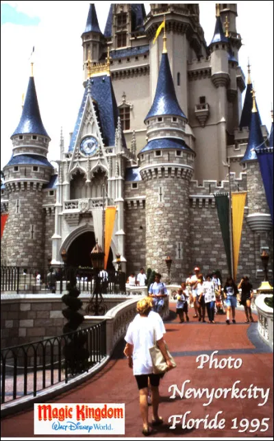Quelle est cette ville en O, située en Floride, célèbre pour ses complexes de loisirs de la Walt Disney Compagny qui accueillent 75 millions de visiteurs par an ?