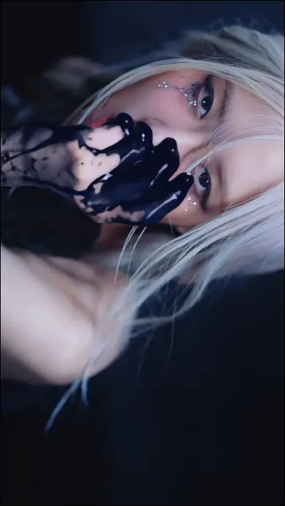 Qu'a Rosé dans sa main ?