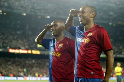 Samuel Eto'o fait-il partie des rares joueurs à avoir joué pour le Real Madrid et le FC Barcelone ?