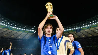 En 2006, Andrea Pirlo remporte la Coupe du monde. Il est élu homme du match lors de cette finale