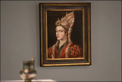 En quelle ann&eacute;e devient-elle probablement l'&eacute;pouse l&eacute;gitime de Soliman, d'apr&egrave;s les historiens ?