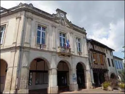 Je vous emmène maintenant en Nouvelle-Aquitaine, à Caudecoste. Commune de l'aggolmération d'Agen, elle se situe dans le département ...
