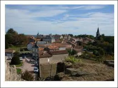 Village néo-aquitain, dans le parc naturel régional Périgord-Limousin, Piégut-Pluviers se situe dans le département ...