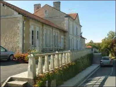 Pour finir, comment appelle-t-on les habitants de Saint-Romain (Charente) ?
