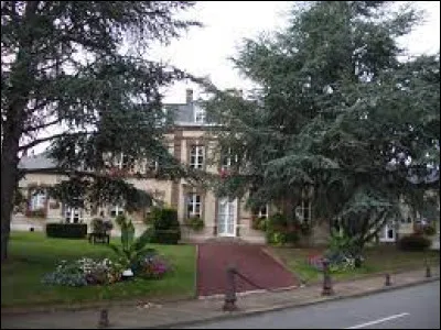 Martine habite à Saint-Marcel (Eure). C'est donc une ...