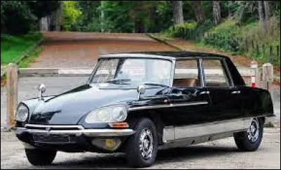 Cette Citroën DS au toit plat porte le nom de ...