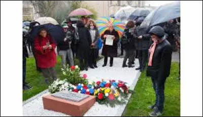 En décembre 2019 est inauguré le square Simone Veil. Sous quel président de la République Simone Veil est-elle ministre de la Santé ?