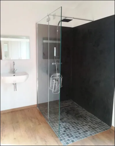 Tu prends une douche