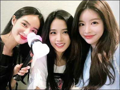 Qui sont les deux meilleures amies de Jisoo ?