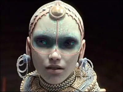 Dans quel film cette alien à la beauté singulière apparaît-elle ?