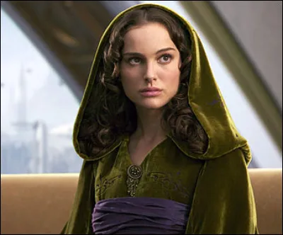 Humaine et néanmoins extra-terrestre, par quelle actrice est incarnée Padmé Amidala, personnage de la saga "Star Wars" ?