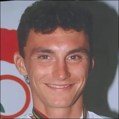 En quelle année était-il devenu coureur professionnel ?