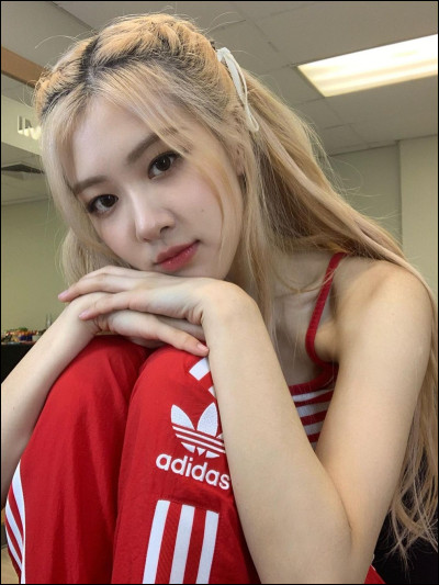 Comment s'appelle la soeur de Ros&eacute; ?