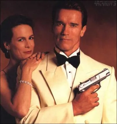 Dans 'True Lies', il incarne un espion qui fait croire  sa femme qu'il est :