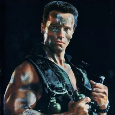 Quelle 'charmante' actrice incarne sa fille dans le film 'Commando' (1985) ?