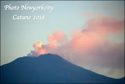 Quel est ce volcan en E, situé en Sicile près de Catane, il culmine à 3 357 mètres, c'est le volcan le plus actif d'Europe ?