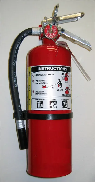 Quel est cet appareil portatif en E destiné à combattre un début d'incendie ?