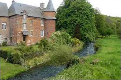 Village normand, dans l'arrondissement de Dieppe, Royville se situe dans le département ...