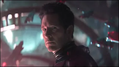 Que demande Scott à Hank quand ce dernier l'oblige à devenir Ant-Man ?