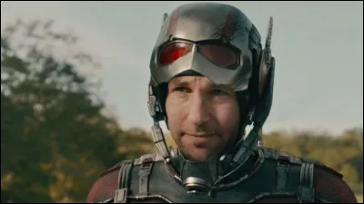 Contre quel avenger se bat-il "gentiment" à un moment donné ?