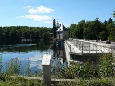 Quelle fonction avait, lors de sa création, le barrage du lac des Settons, en Bourgogne-Franche-Comté ?