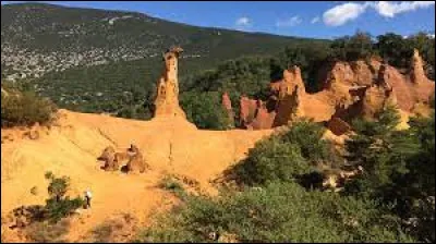 Connaissez-vous le nom de ce site situé dans le Vaucluse, à Rustrel ?