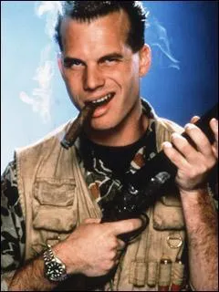 Dans 'Une crature de rve', il incarne Chet, le grand frre de Wyatt qui, avec son pote Gary, a cr une superbe femme artificielle nomme :