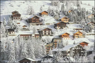 Je reviens à la montagne à laquelle je suis attachée. J'ai eu l'occasion de visiter cette charmante station de sports d'hiver. Je vous présente en photo Valberg. Dans quel département se situe-t-elle ?