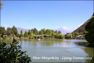 Quelle est cette province chinoise en Y, une région montagneuse avec une grande diversité de paysage , située près du Tibet ?