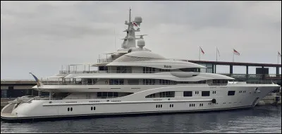 Quel est ce type de bateau en Y conçu pour la plaisance dans une ambiance de luxe affinée et raffinée ?