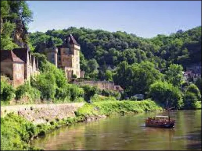 Nous terminons cette balade sur les bords de la Dordogne, au château de la Malartrie, à Vézac. Village de l'aire d'attraction Sarladaise, dans le Périgord noir, il se situe ...